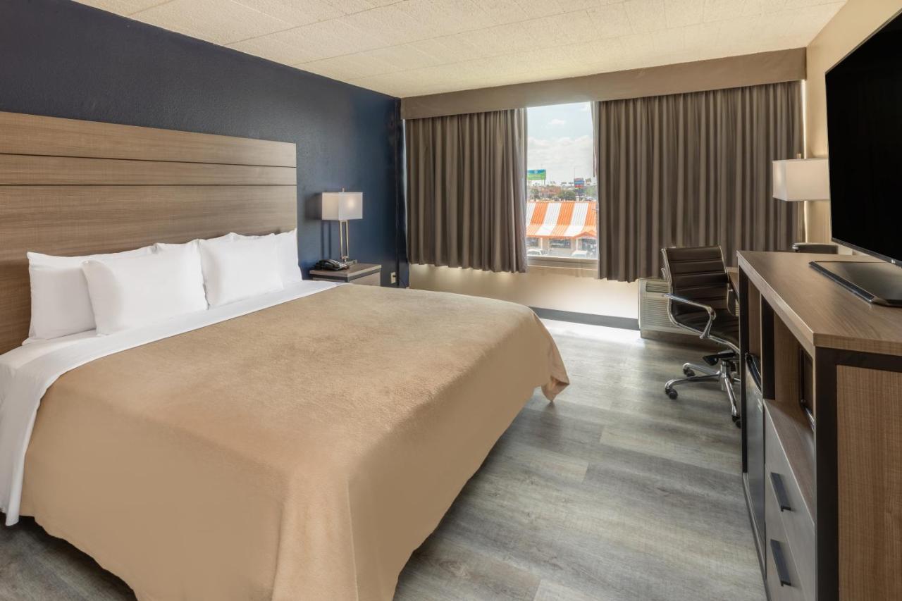 Hotel Baymont By Wyndham Laredo Zewnętrze zdjęcie