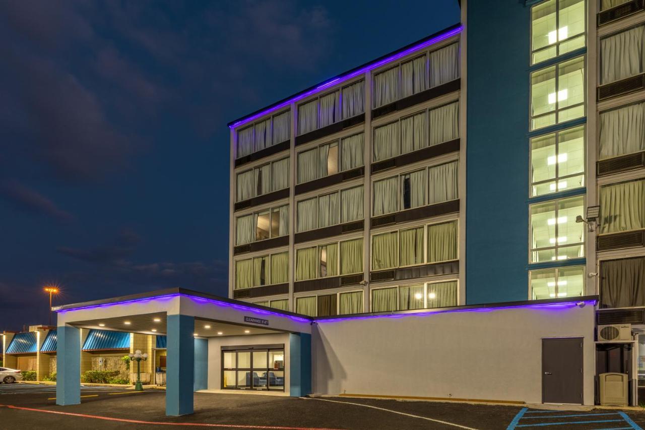 Hotel Baymont By Wyndham Laredo Zewnętrze zdjęcie