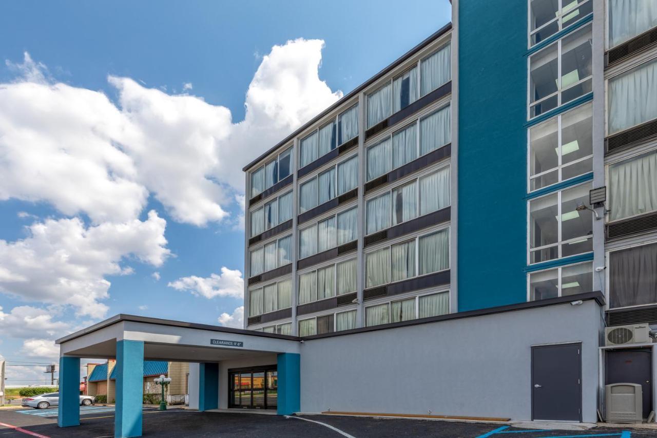 Hotel Baymont By Wyndham Laredo Zewnętrze zdjęcie